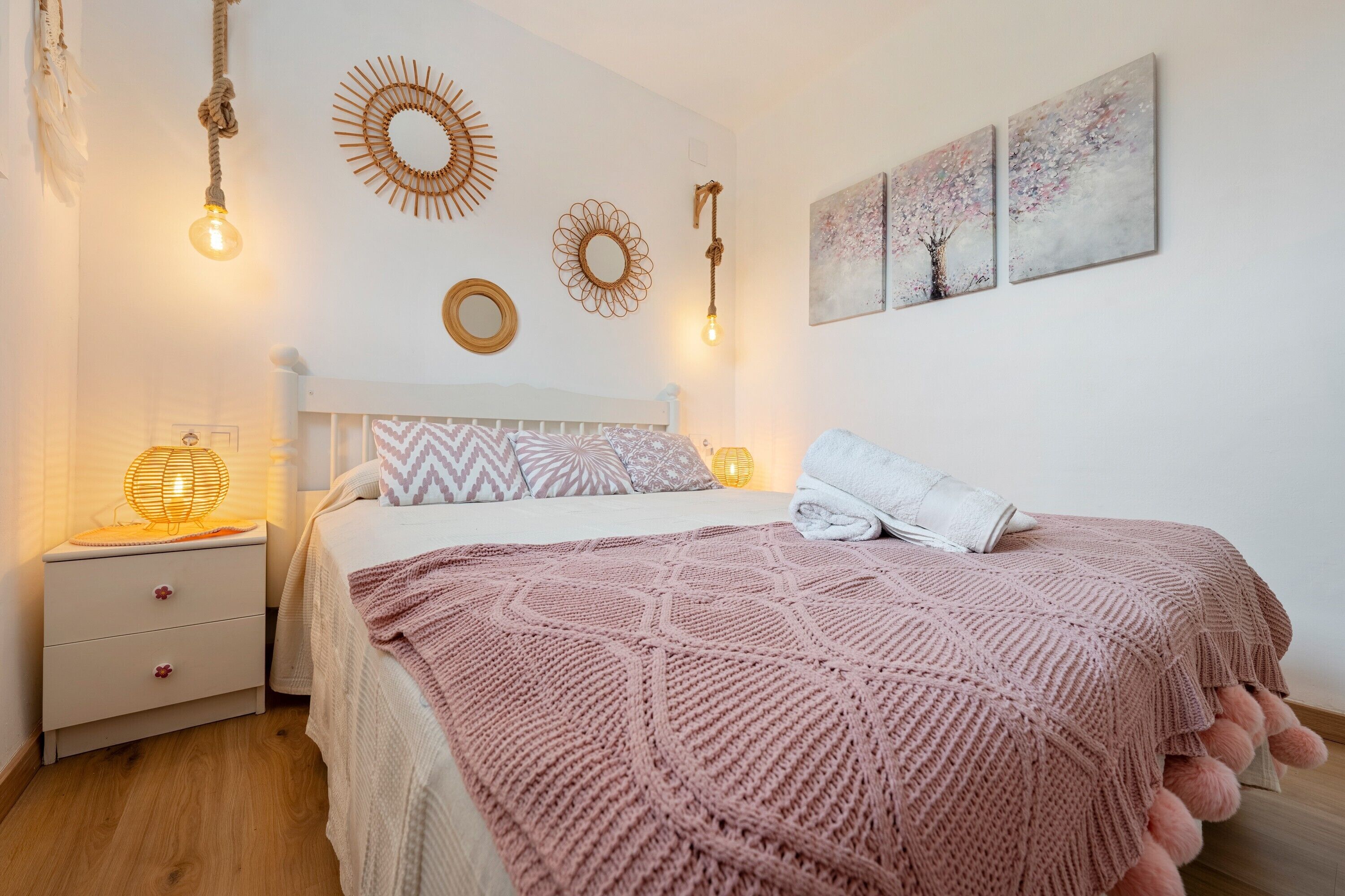 2 bedrooms, iron/ironing board, bed sheets