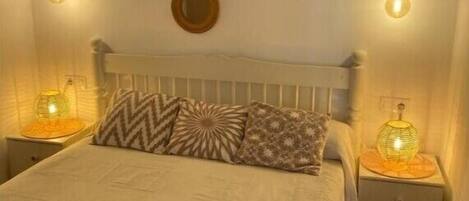 2 bedrooms, iron/ironing board, bed sheets