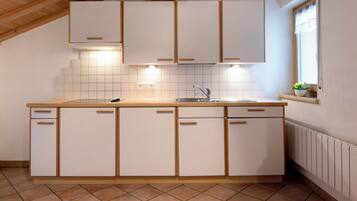 Frigorifero, piano cottura, macchina per tè/caffè, bollitore elettrico