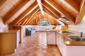 Fridge, stovetop, coffee/tea maker, electric kettle