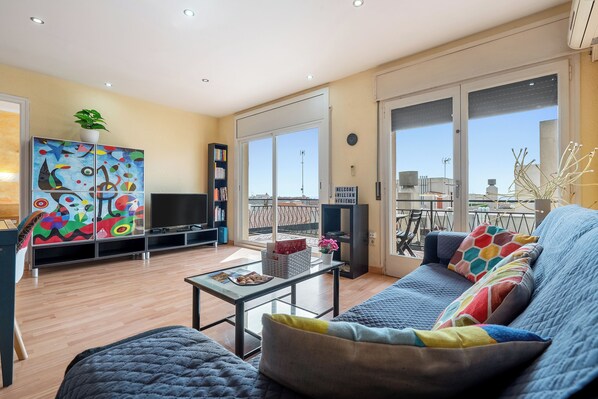 TV - Apartment '5 Minutos De La Playa Torredembarra' with Balcony, Wi-Fi and Air Conditioning (Torredembarra)