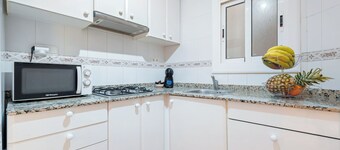 Apartment '5 Minutos De La Playa Torredembarra' with Balcony, Wi-Fi and Air Conditioning