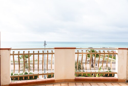 Holiday Home 'Appartamento D - Le Terrazze' with Sea View, Wi-Fi and Air Conditioning