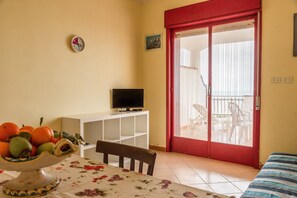 Interior - Holiday Home 'Appartamento D - Le Terrazze' with Sea View, Wi-Fi and Air Conditioning (Ribera)