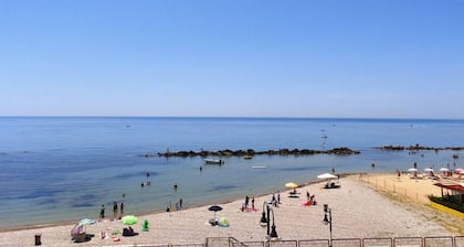 Holiday Home 'Appartamento D - Le Terrazze' with Sea View, Wi-Fi and Air Conditioning