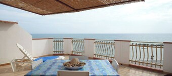 Holiday Home 'Appartamento A - Le Terrazze' with Sea View, Wi-Fi and Air Conditioning