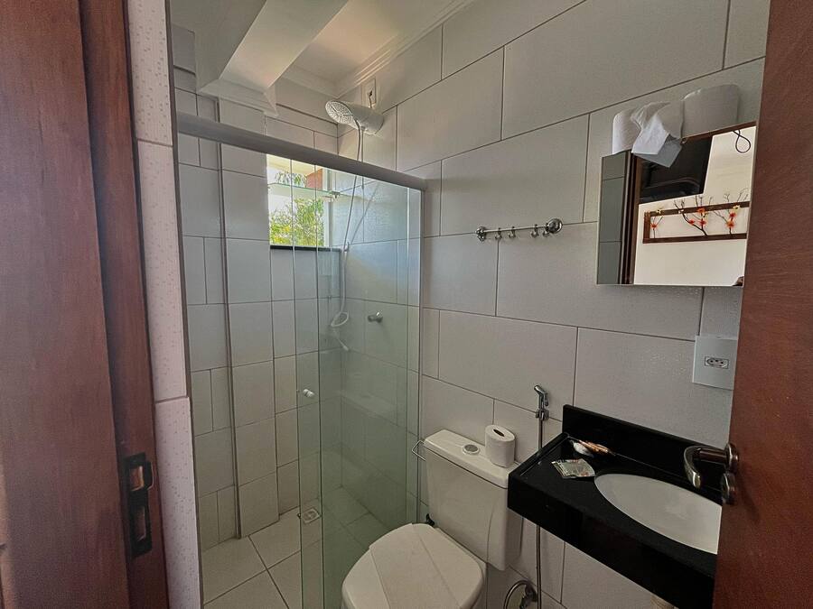Chalet básico | Baño | Ducha, cabezal de ducha tipo lluvia, toallas y jabón
