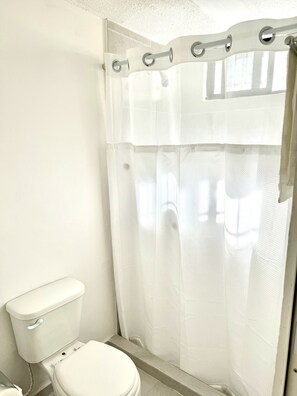 Shower, towels, soap, shampoo - Depa Lunero, 5 minutes walking from the beach! (Cancún)