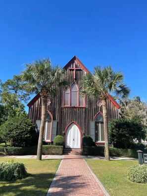 Exterior - Heart of Bluffton Townhouse - Walk Everywhere! Exceptional Stay!  (Bluffton)