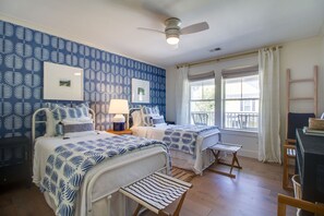 4 bedrooms, iron/ironing board, WiFi, bed sheets