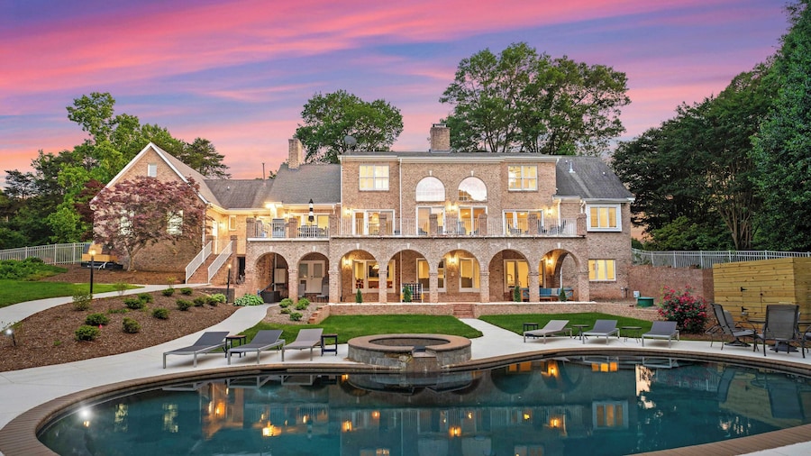 Shoreway Cove by Avantstay Waterfront, Pool, Dock