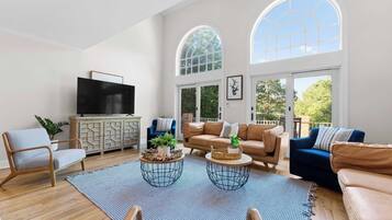 House (5 Bedrooms) | Interior