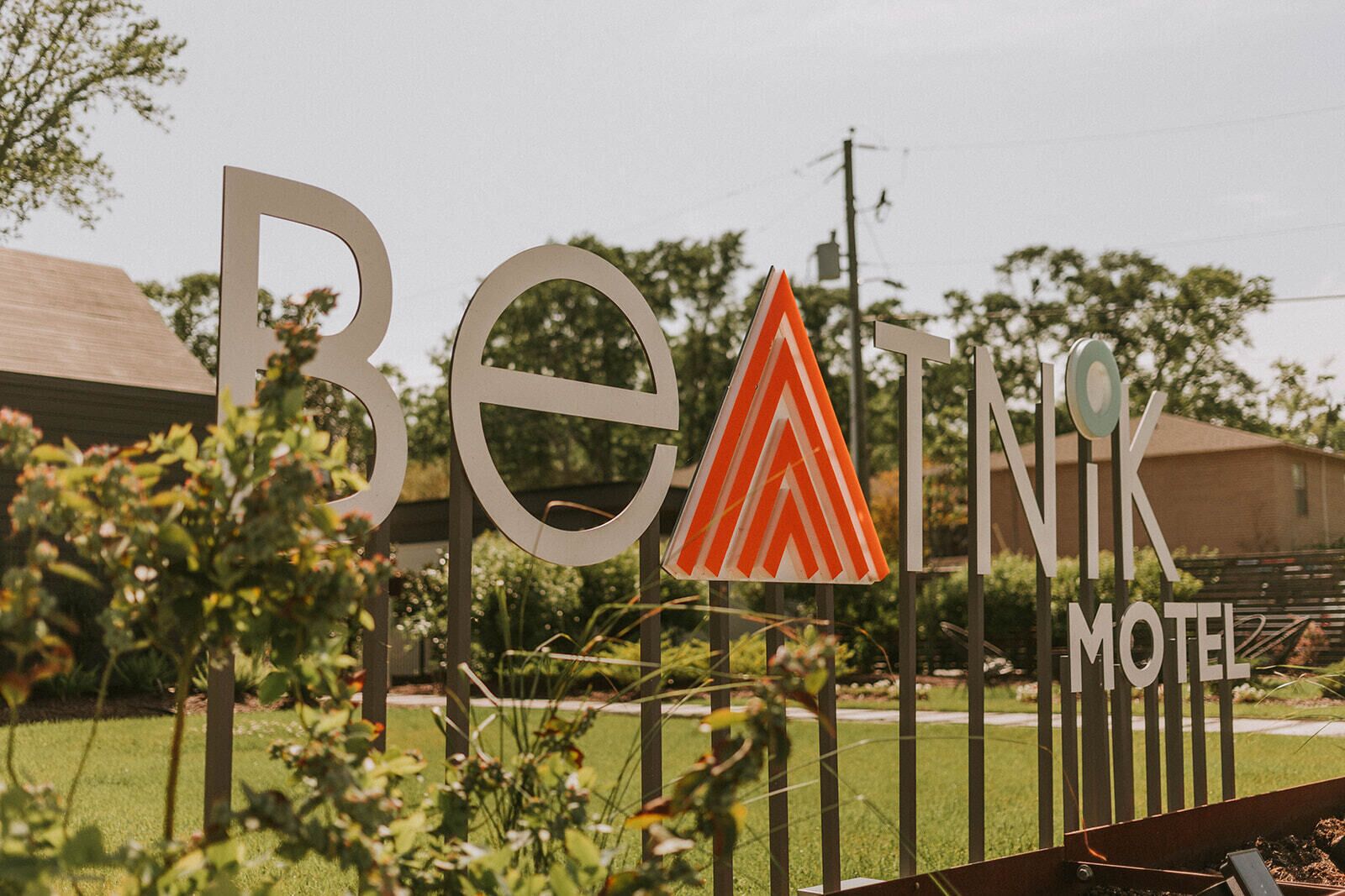 A motel sign with the name 'BeaTNik Motel'.