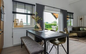 Dining - Nice home in Kerkdriel with WiFi (Kerkdriel)