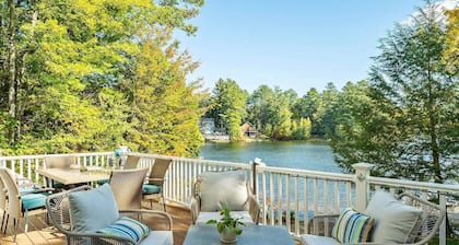 Lakefront Bliss, Private Dock & Cozy Year-Round Retreat!