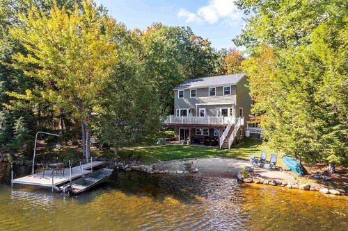 Lakefront Bliss, Private Dock & Cozy Year-Round Retreat!