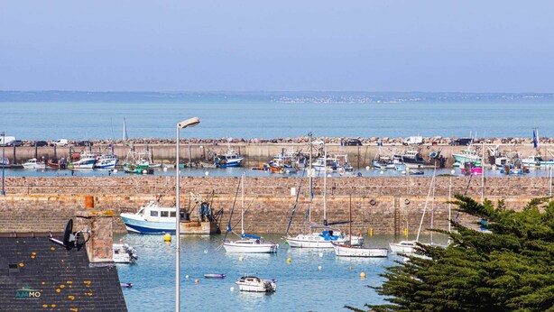 A harbor with boats docked, a brick wall, and a clear sky. - Bright apartment with terrace in Erquy | 4 guests | Ref 531 (ERQUY)