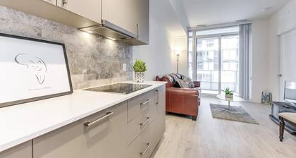 Beautiful 2 bedroom + 2 bathroom In A Prime Downtown Location