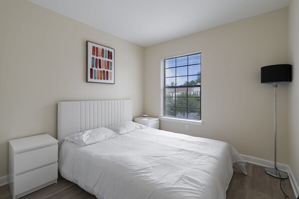 3 bedrooms, desk, iron/ironing board, free WiFi