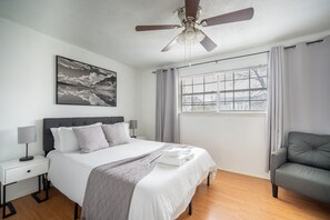 3 chambres, fer et planche à repasser, Wi-Fi, draps fournis