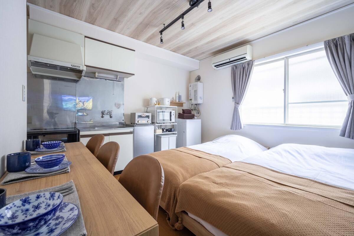 202 | 1 室のベッドルーム、アイロン / アイロン台、WiFi (無料)、ベッドシーツ