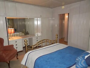 2 quartos, ferros/tábuas de passar roupa, Wi-Fi de cortesia