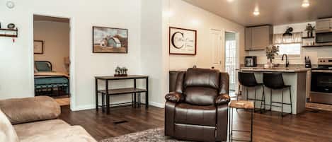 Smart TV, fireplace, books, stereo