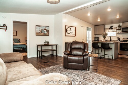 Cellar Creek Guest House
5 Minutes from The Zoo