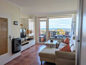 TV, DVD player, ping pong, stereo