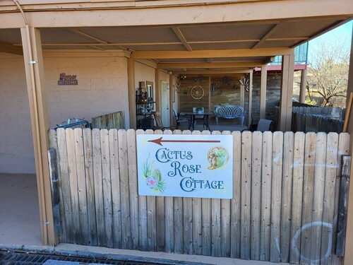 The Cactus Rose - A Spacious Retreat