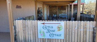 The Cactus Rose - A Spacious Retreat