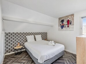 2 bedrooms, iron/ironing board, WiFi, bed sheets