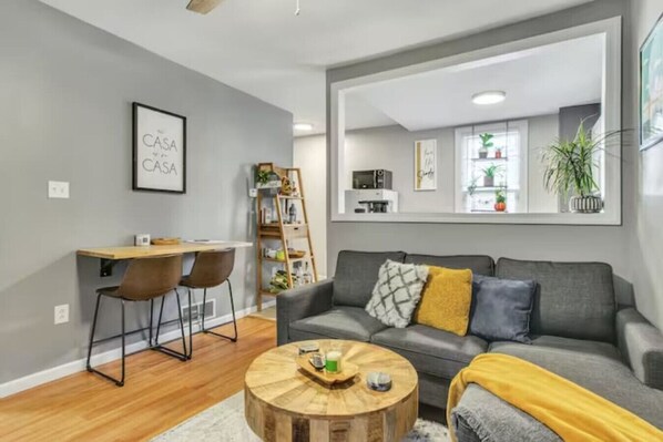 Smart TV - Walk to Arsenal Park! Cozy & Comfy Studio up to 4Pax (Pittsburgh)