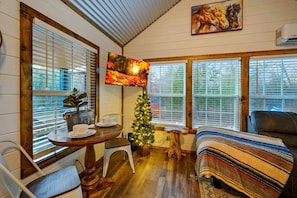 Smart TV, fireplace