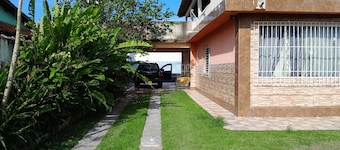 Casa Boa, 3 Quartos Sendo Duas Suites, 100 Metros da Praia do Barbudo. Araruama