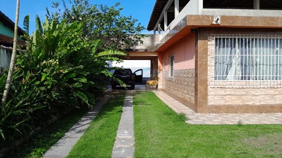 Casa Boa, 3 Quartos Sendo Duas Suites, 100 Metros da Praia do Barbudo. Araruama