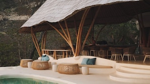 3 outdoor pools, sun loungers - Kini Resort & Village (Sumbawa Barat)