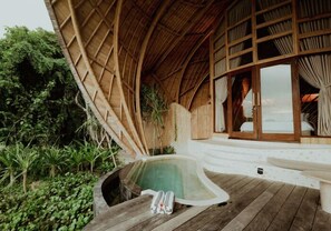 Desk, laptop workspace, blackout drapes, free WiFi - Kini Resort & Village (Sumbawa Barat)