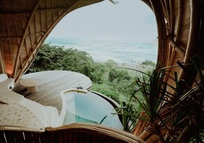 Desk, laptop workspace, blackout drapes, free WiFi - Kini Resort & Village (Sumbawa Barat)
