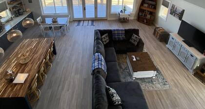 Stunning 4 Season New Beach House - Big Traverse Bay on Lake Superior!