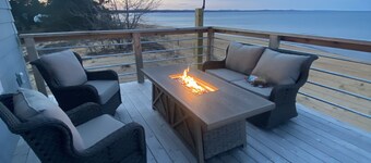 Stunning 4 Season New Beach House - Big Traverse Bay on Lake Superior! 