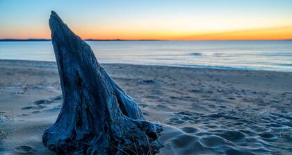 Stunning 4 Season New Beach House - Big Traverse Bay on Lake Superior!