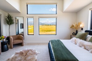 4 bedrooms, iron/ironing board, travel crib, free WiFi