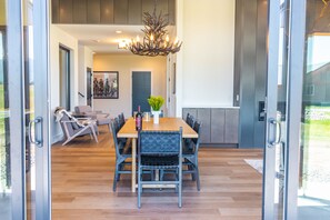 تناول الطعام بالخارج