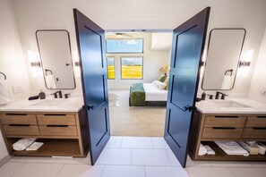 تجهيزات دش، مجففات شعر، مناشف، صابون