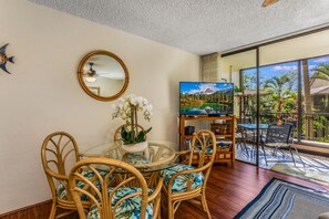 Dining - 🌴AC | Garden View | 1st floor | Kalanikai #110🌴 (Kailua Kona)