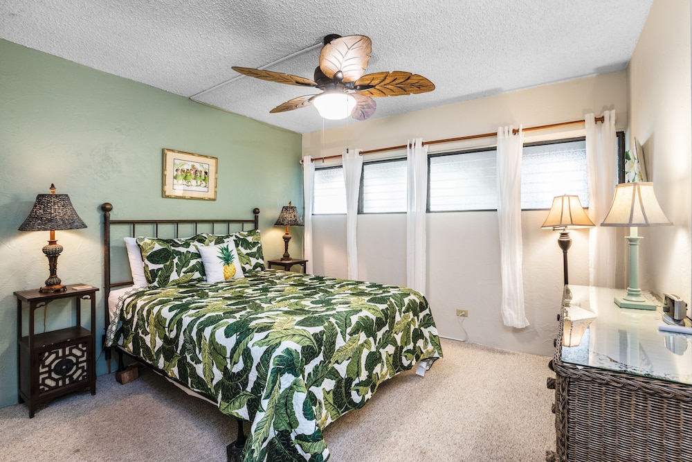 Kalanikai Condo 110 1st Floor Garden View with Pool and Porch Access