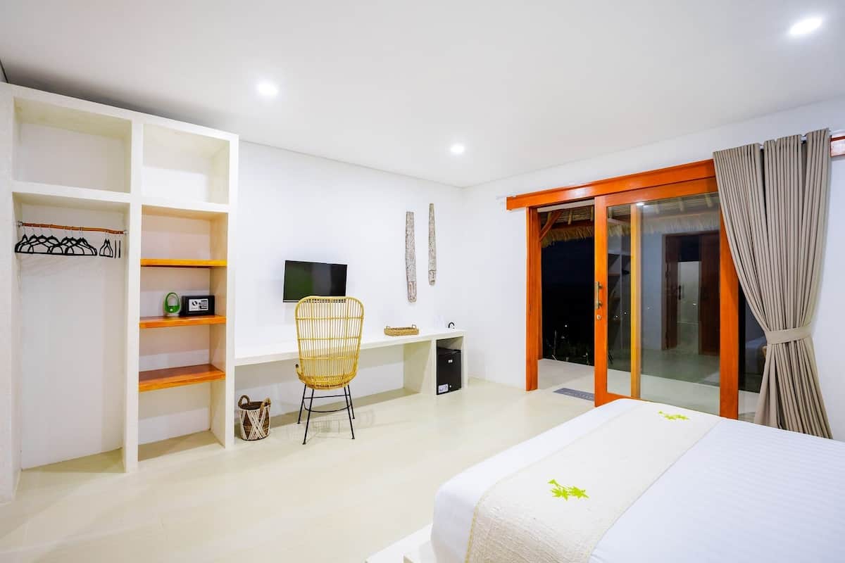 1 bedroom, Select Comfort beds, individually decorated, desk