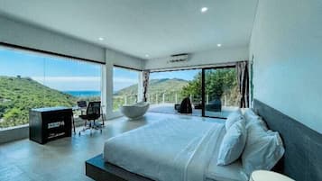 Villa Luxury, 3 camere da letto, vista mare | Bagno | Asciugacapelli, asciugamani, sapone, shampoo