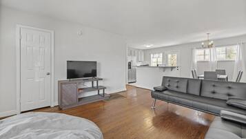 Smart TV, table tennis